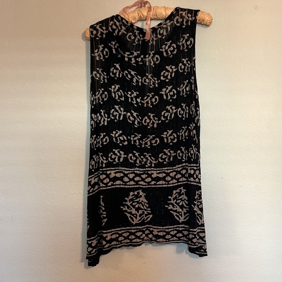 Lucky Brand printed black cutout tunic tank top, size large - Picture 5 of 8